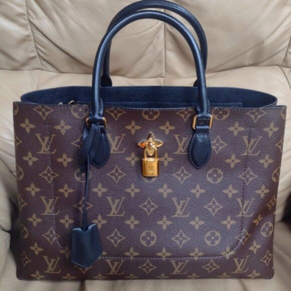 Authentic RARE & Retired Louis Vuitton Noir Flower Shoulder Bag🖤🤎 - Picture 4 of 16